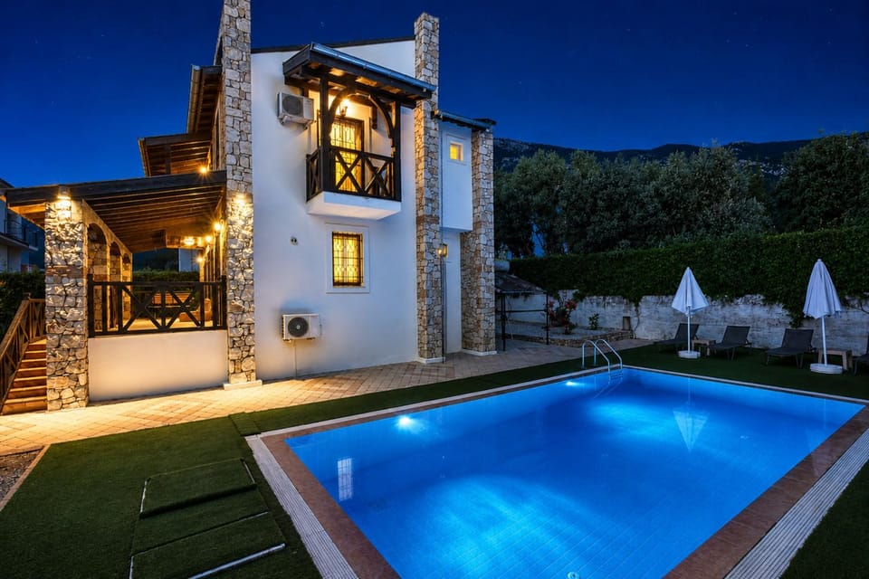 Property building, Night, Natural landscape, Garden, Garden view, Mountain view, Pool view, Swimming pool, sunbed