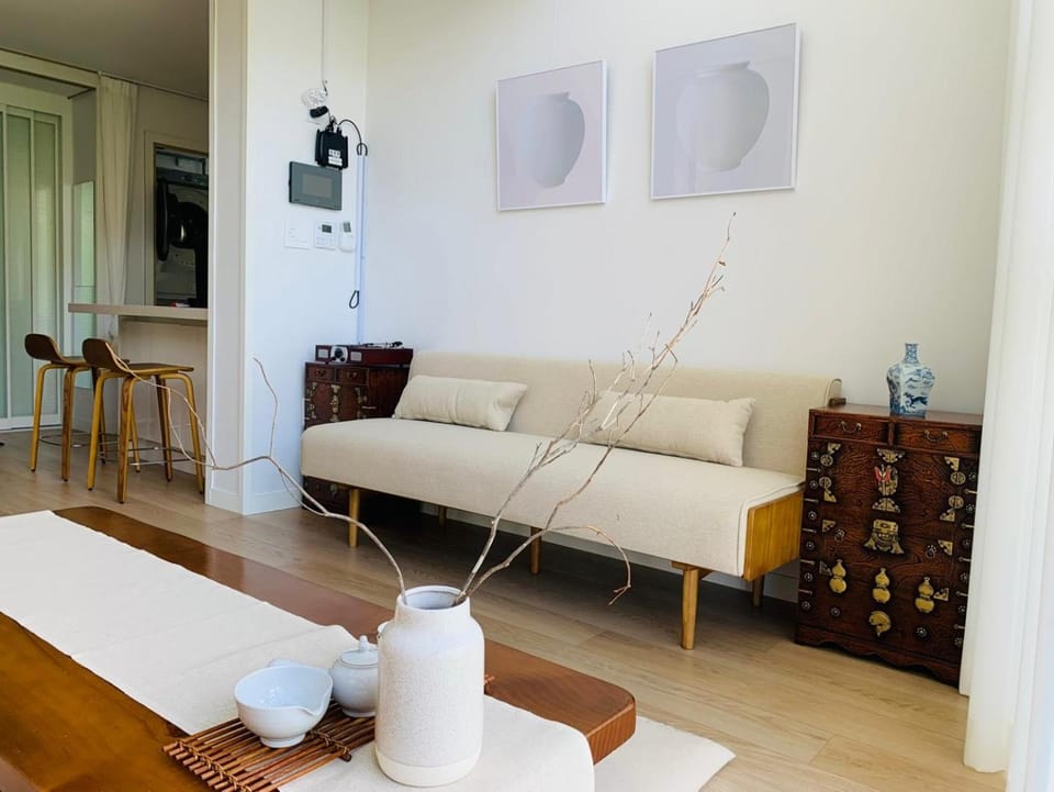 4F Korea Hanok Large House with Terrace Apartment in Seoul