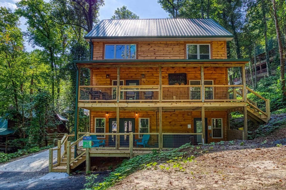 Gatlinburg Pool Lodge #400 House in Gatlinburg