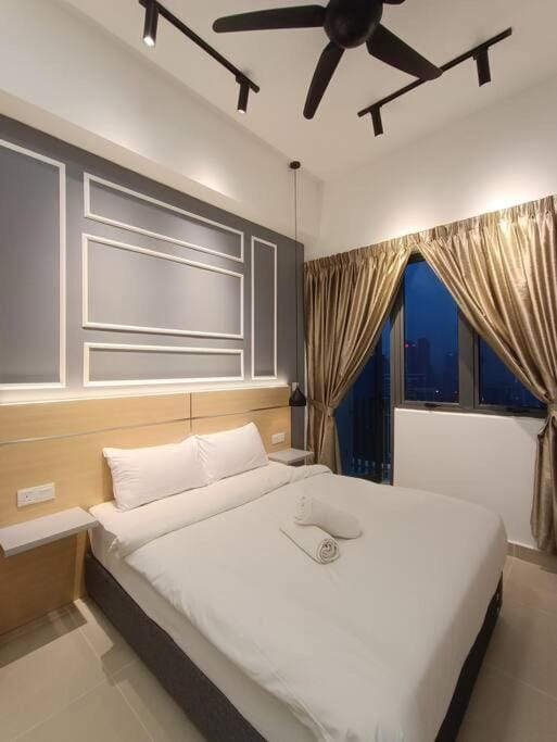CL 27A Insta KLCC View & Infinity Pool View Apartment in Federal Territory of Kuala Lumpur