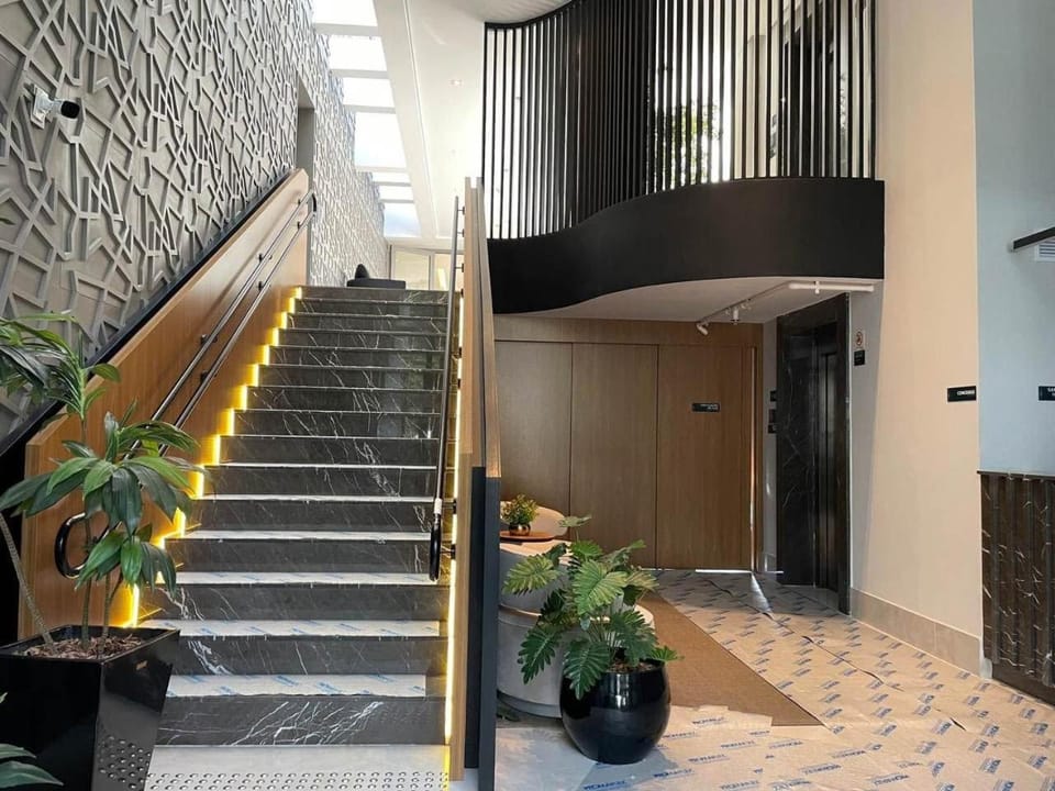 Area and facilities, elevator