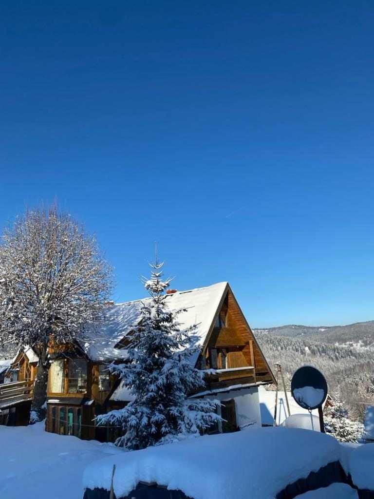 Property building, Day, Natural landscape, Winter, Mountain view