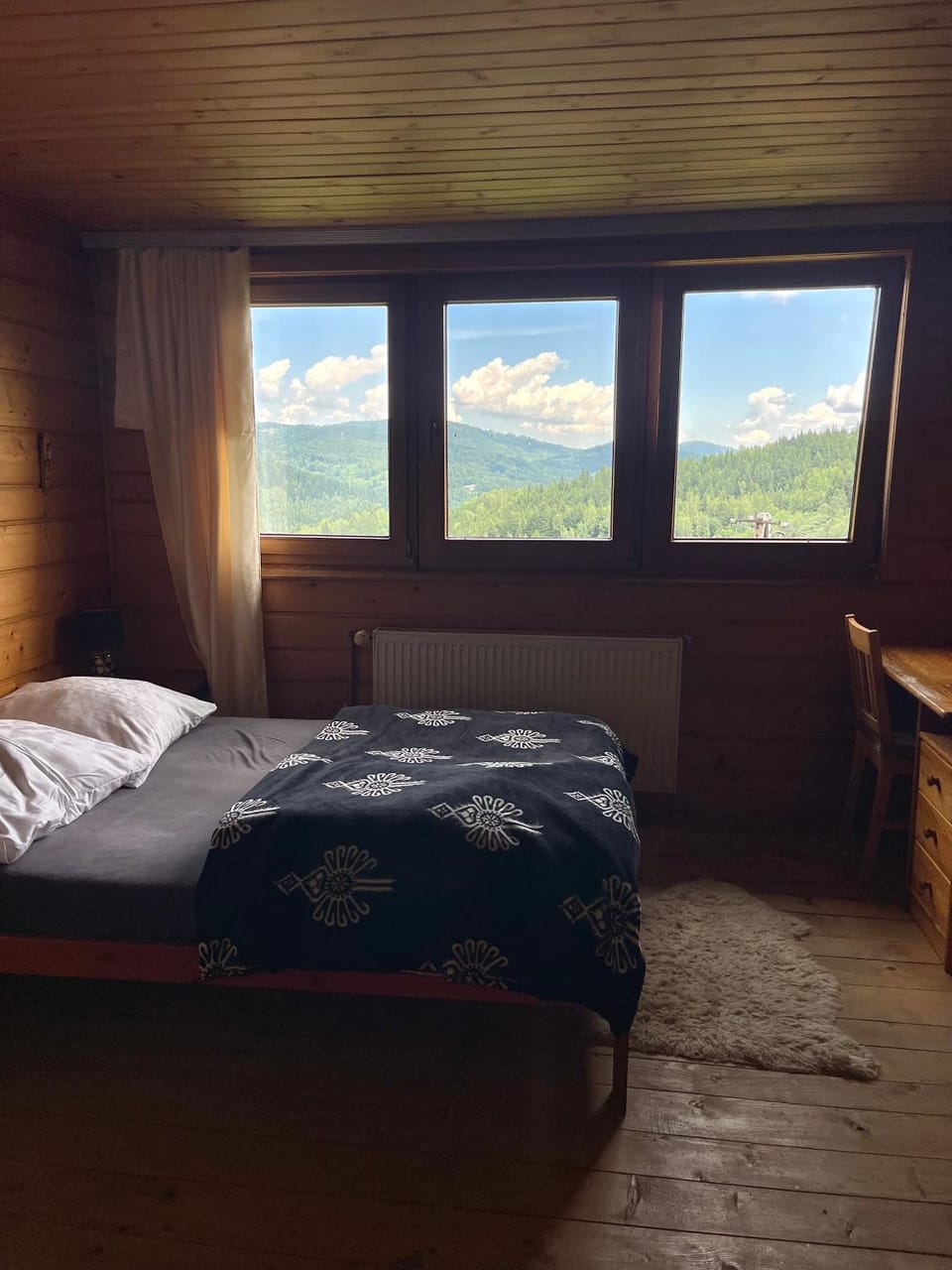 Natural landscape, Photo of the whole room, Bedroom, Mountain view