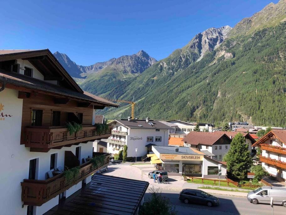 Neighbourhood, Natural landscape, Mountain view, Street view, Location
