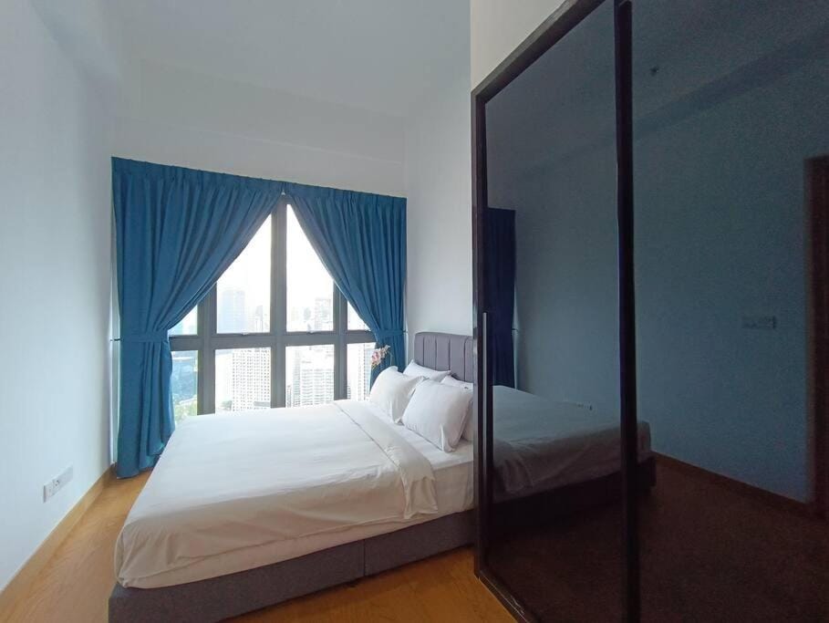 LX 39A Balcony KLCC View 1 Bedroom Infinity Pool Apartment in Federal Territory of Kuala Lumpur
