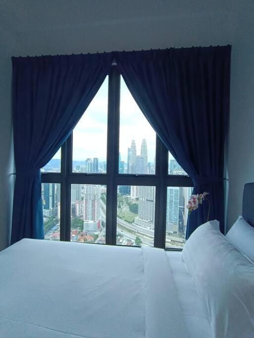LX 39A Balcony KLCC View 1 Bedroom Infinity Pool Apartment in Federal Territory of Kuala Lumpur