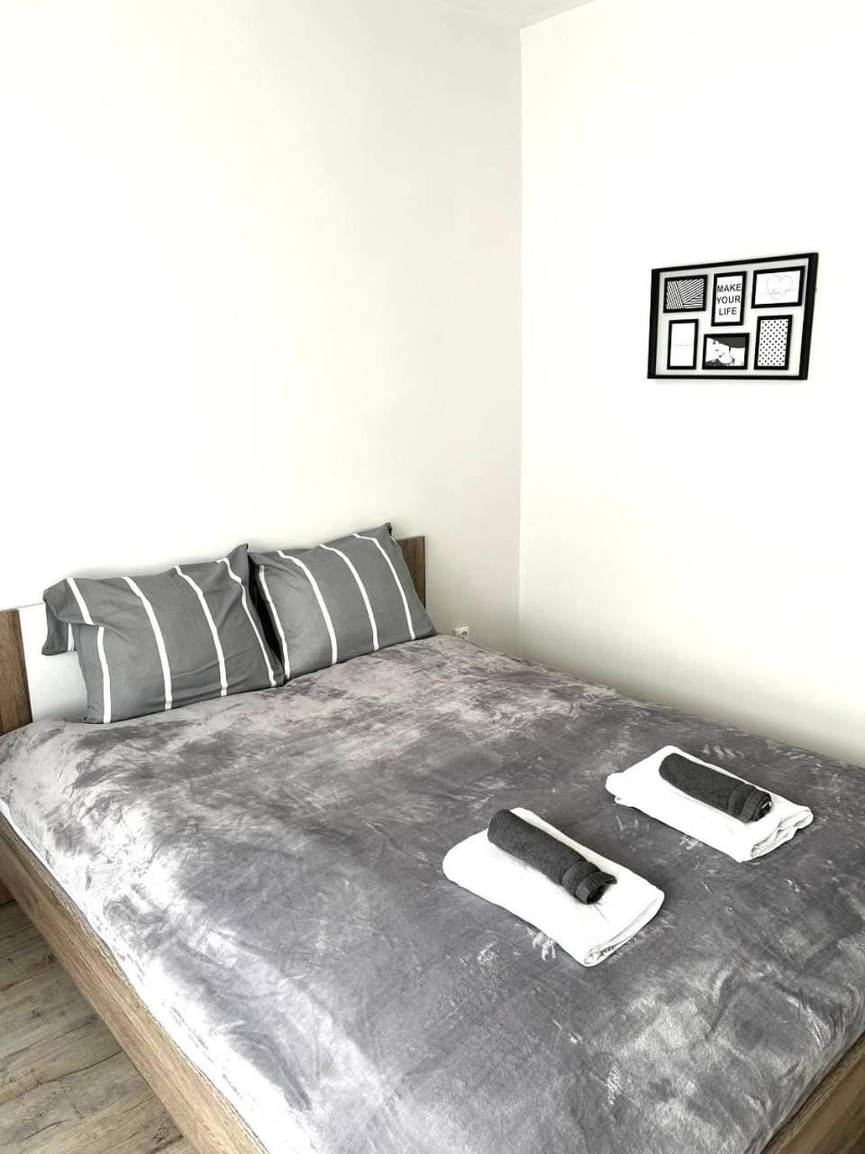 Apartment Solidarności, Metro, Wi-Fi, TV, YouTube - by HIK Apartments Apartment in Warsaw