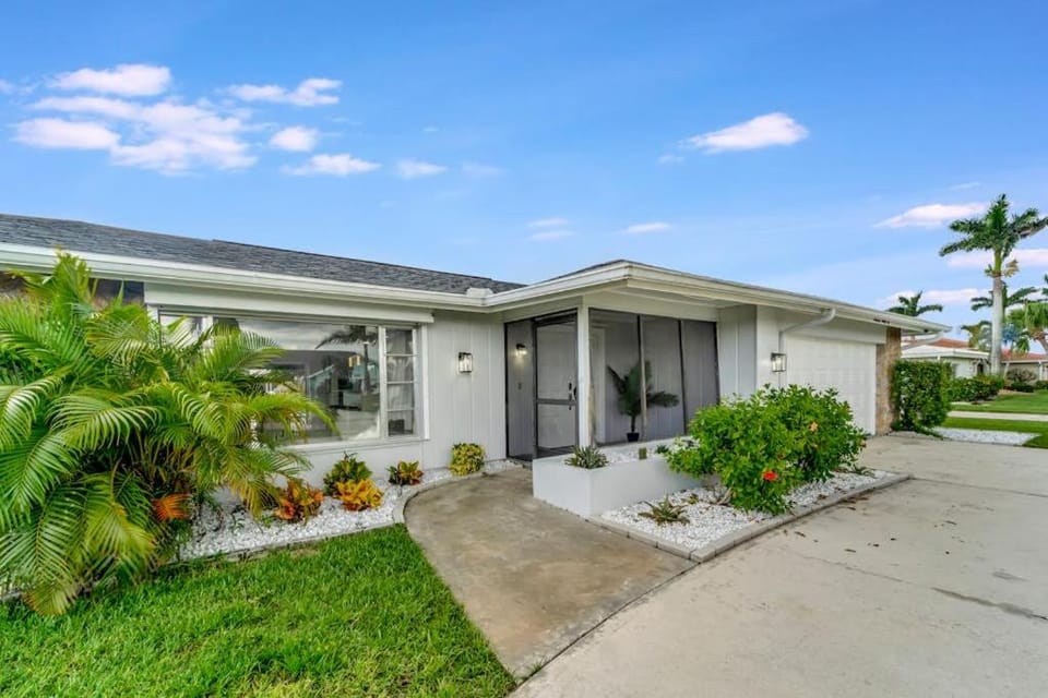 The Turquoise Turtle House in Cape Coral