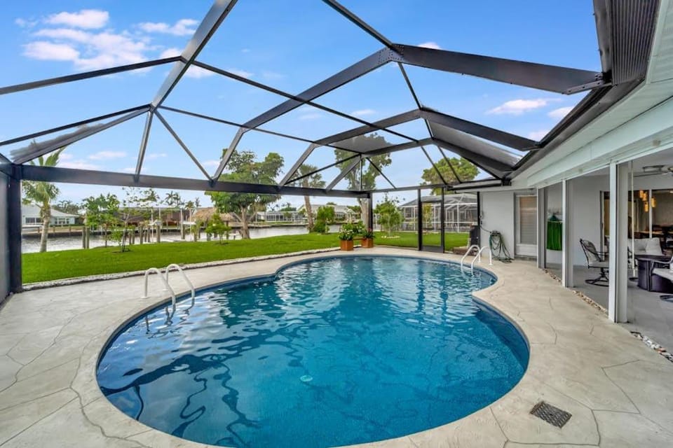 The Turquoise Turtle House in Cape Coral