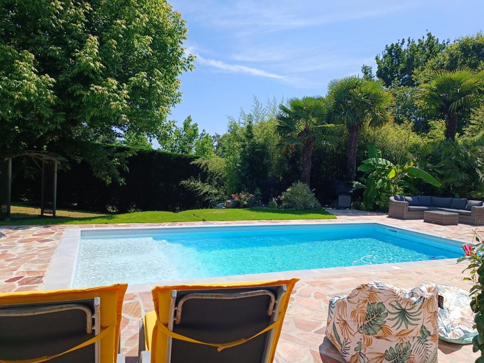 Spacieux et Lumineux appartement dans Villa Contemporaine avec Piscine chauffée privative près Golf d'Arcangues Villa in Bidart