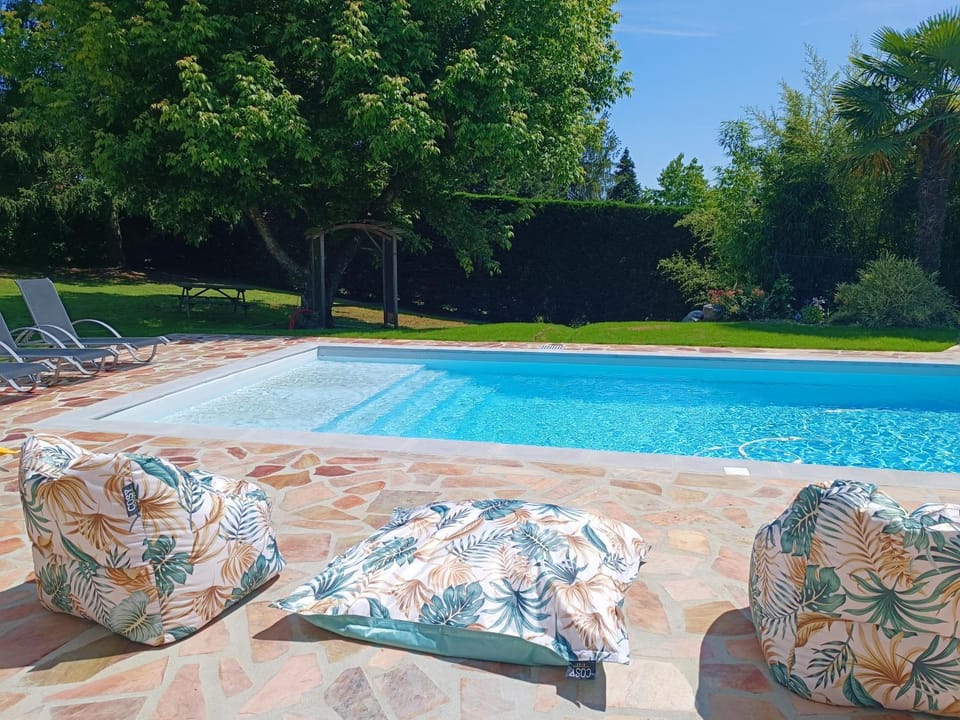 Spacieux et Lumineux appartement dans Villa Contemporaine avec Piscine chauffée privative près Golf d'Arcangues Villa in Bidart