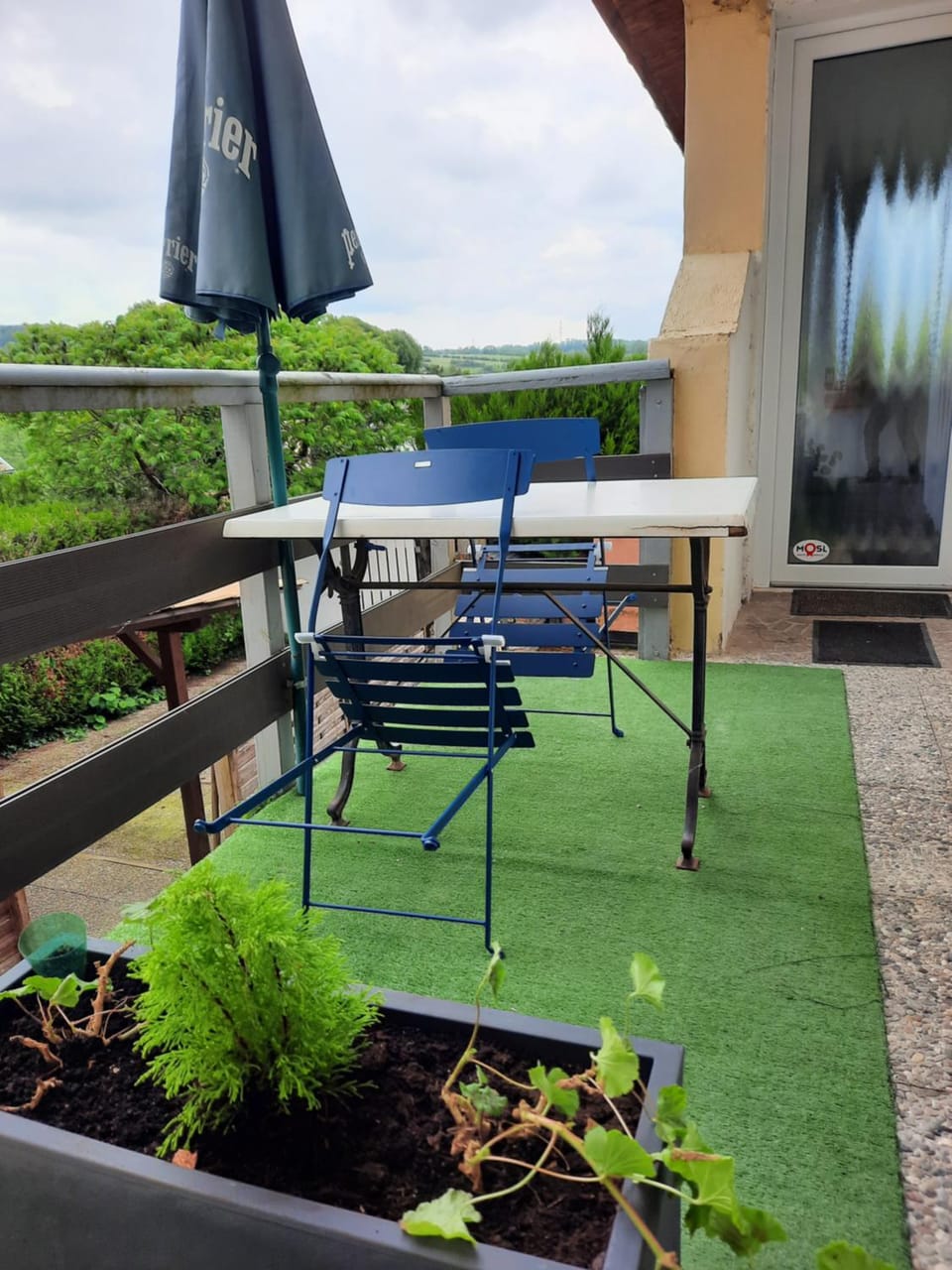 Property building, Patio, Balcony/Terrace