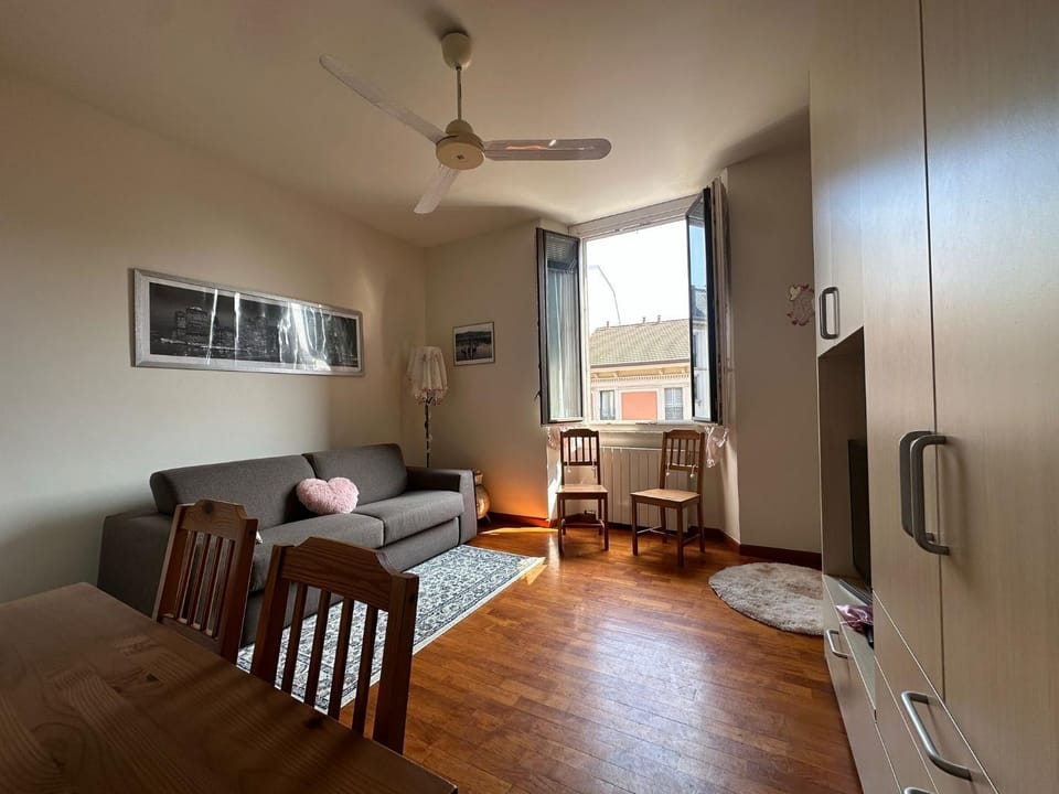 TV and multimedia, Kitchen or kitchenette, Living room, Photo of the whole room, Seating area, Dining area, Bedroom