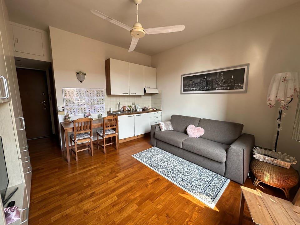 Kitchen or kitchenette, Living room, Photo of the whole room, Seating area, Dining area