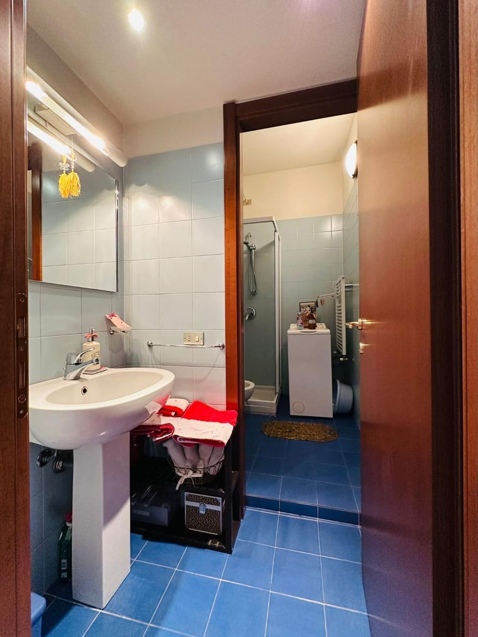 Shower, Bathroom, towels