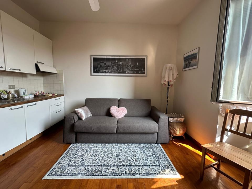 Bed, Living room, Photo of the whole room, Bedroom