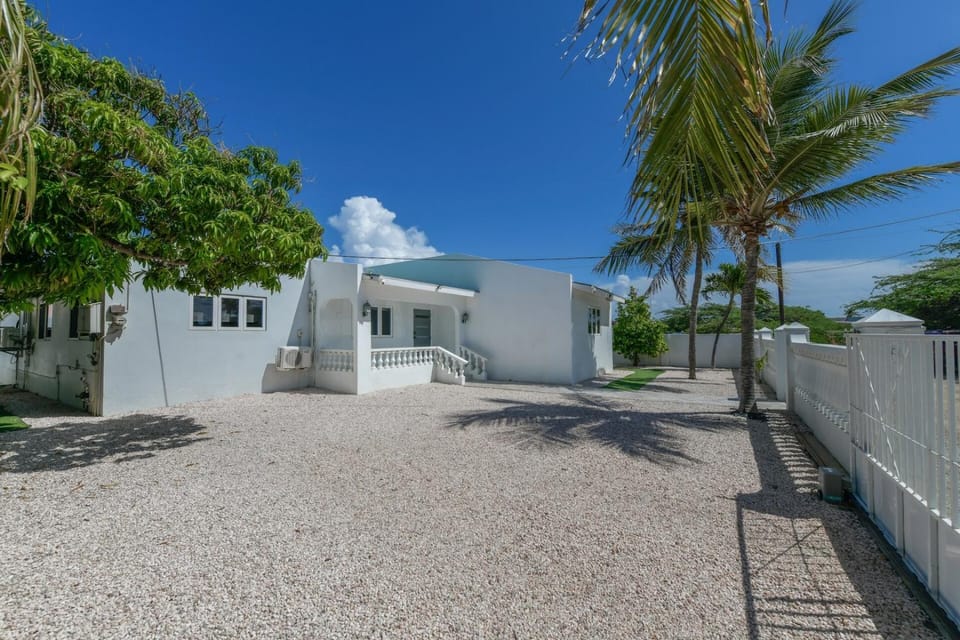 *NEW 3BR 2.5BA Villa w/Pool in Palm Beach Villa in Noord