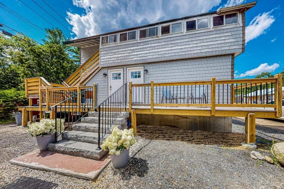 Shorebreeze Inn House in Maine