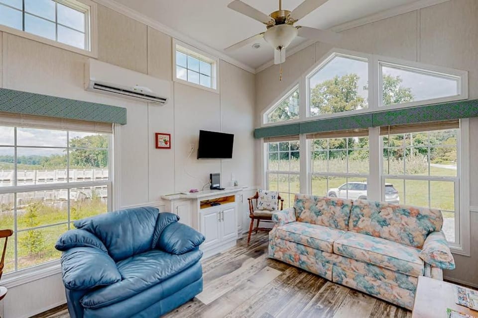 Tiny Charmer House in Tennessee