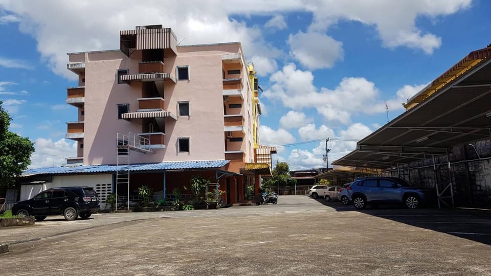 Property building, Quiet street view, Parking