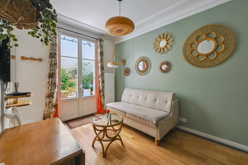 Living room, Seating area, furniture, internet