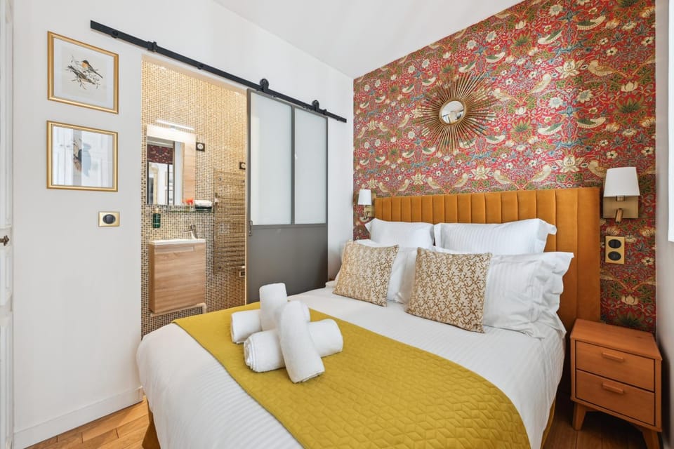 Bed, Bathroom, Bedroom, towels