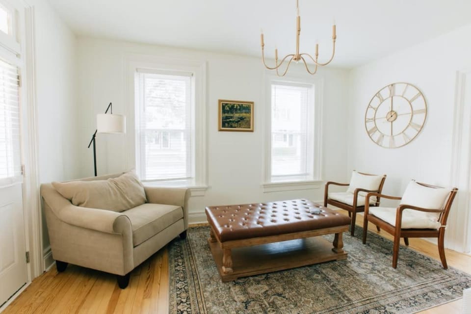Newly Renovated Vintage Inspired Large 4 BR Home House in Pennsylvania