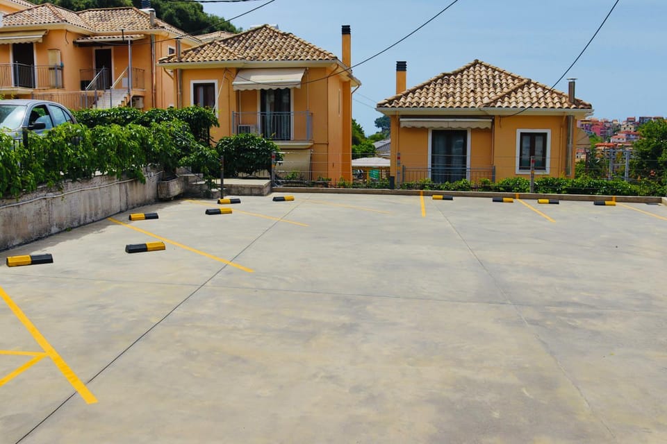 Nikas Villa Orange Apartments  Apartment in Peloponnese, Western Greece and the Ionian