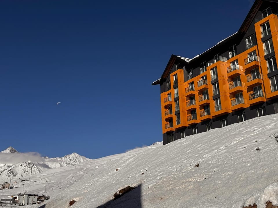 Property building, Day, Natural landscape, Winter, Mountain view