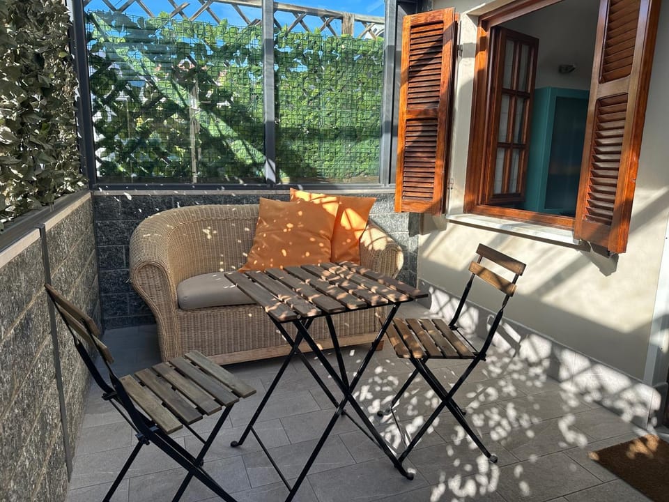Patio, Seating area