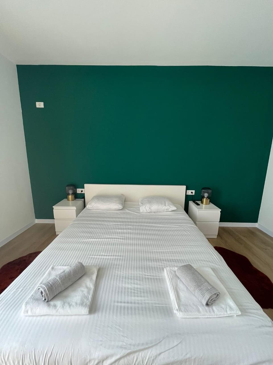 Bed, TV and multimedia, Bedroom, Swimming pool, towels