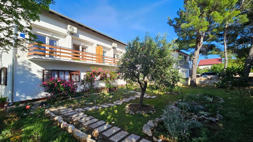 Property building, Spring, Garden, Garden view