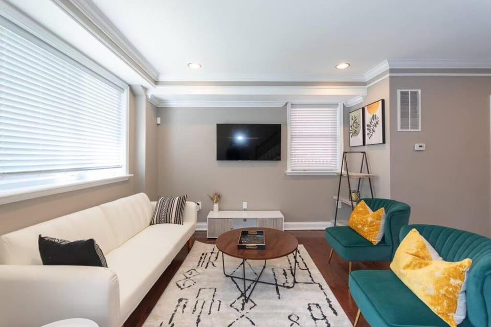Three BR 2.5 Bath w/ parking spot & deck near metr House in District of Columbia