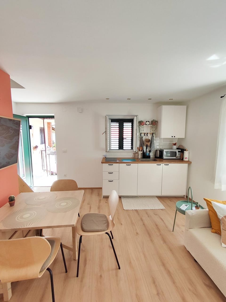 Coffee/tea facilities, Dining area, dishwasher, minibar, stove