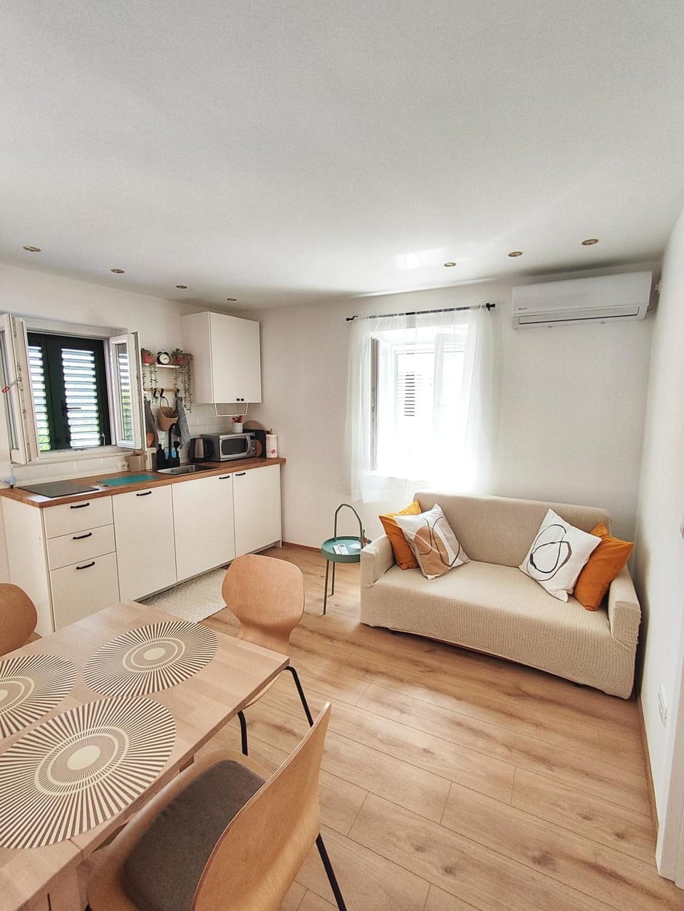 Coffee/tea facilities, Seating area, Dining area, dishwasher, minibar, stove