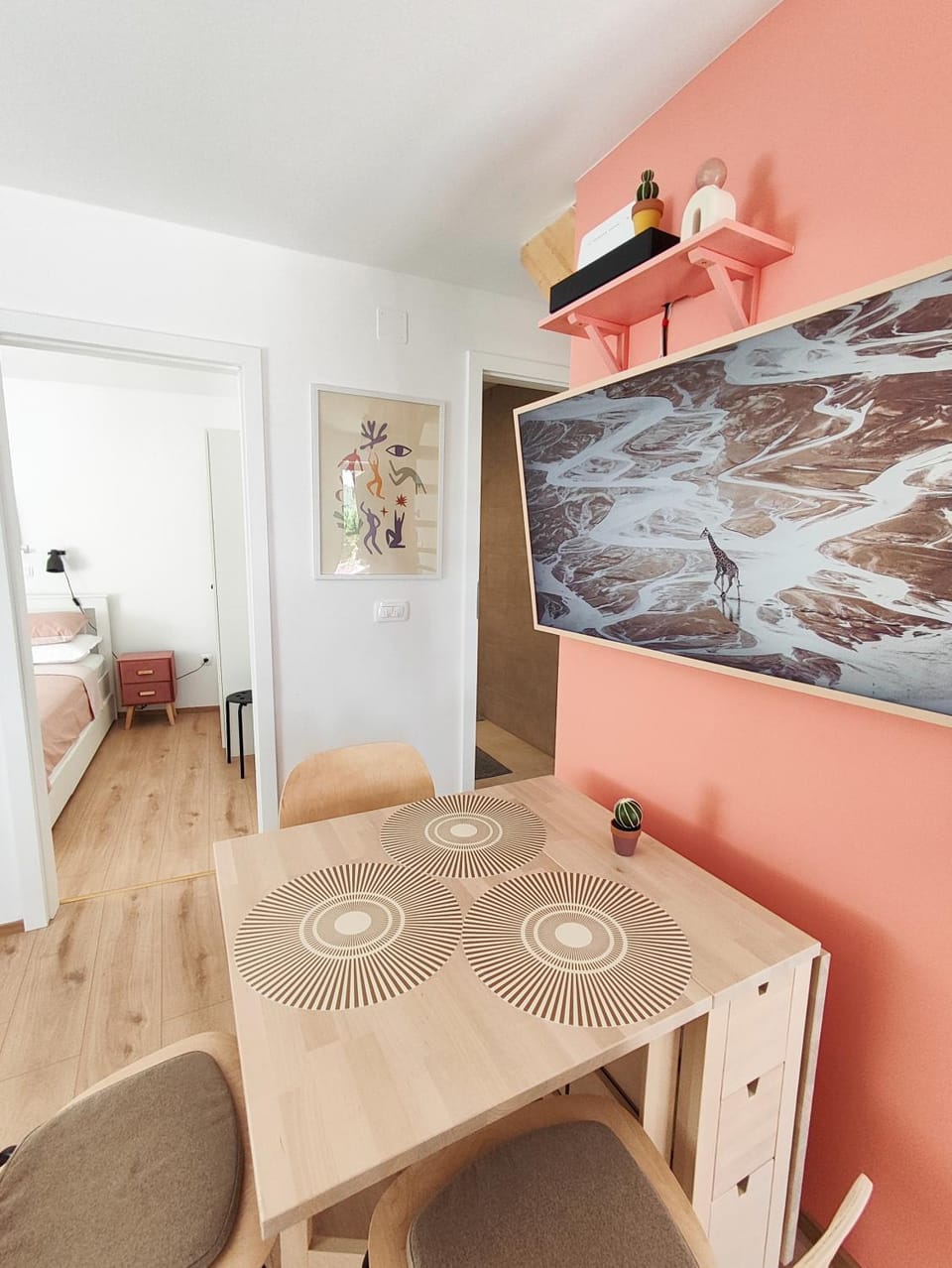 TV and multimedia, Seating area, Dining area