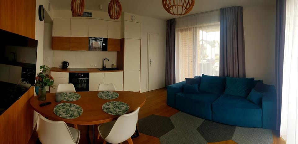 Kitchen or kitchenette, Living room, Seating area, Dining area
