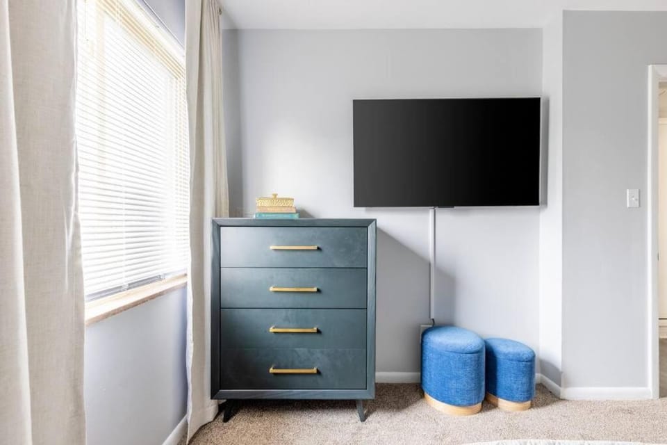 Exclusive NEW Listing! Maple Heights Charm Apartment in Cleveland Heights