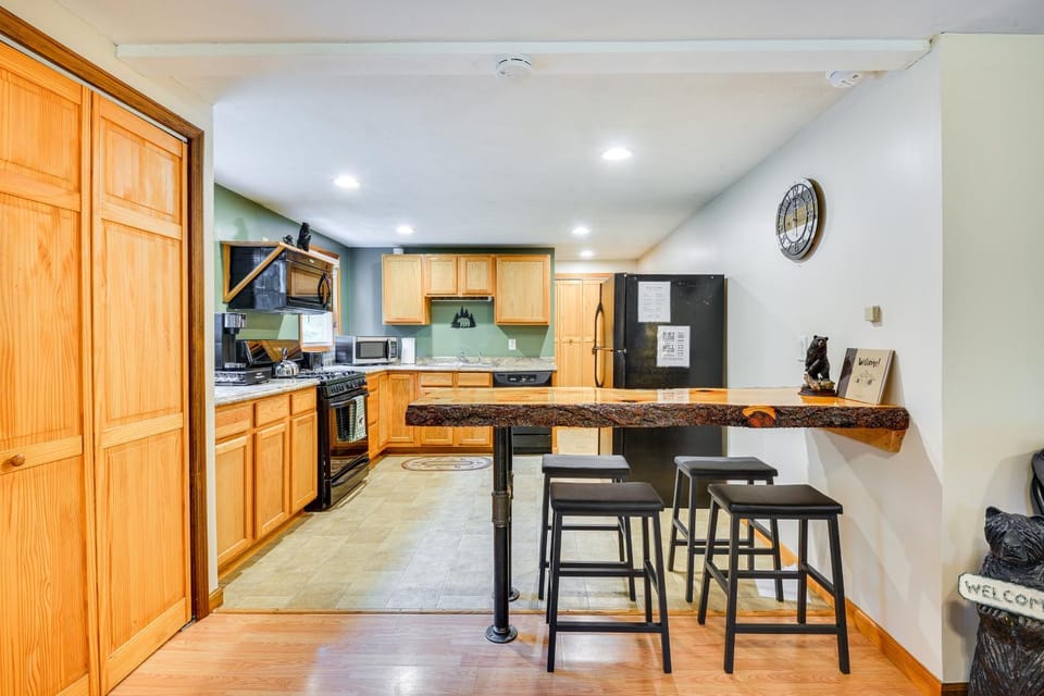 1 Mi to Brantingham Lake: New York Getaway! House in Adirondack Mountains