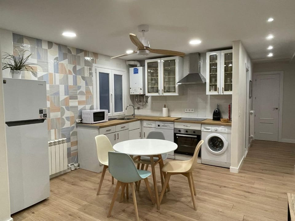 Kitchen or kitchenette, Dining area, dishwasher, oven, stove, washing machine