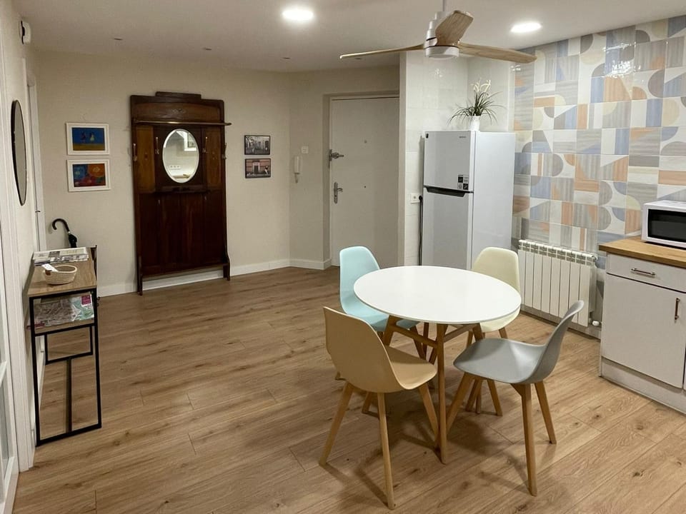 Kitchen or kitchenette, Lobby or reception, Dining area