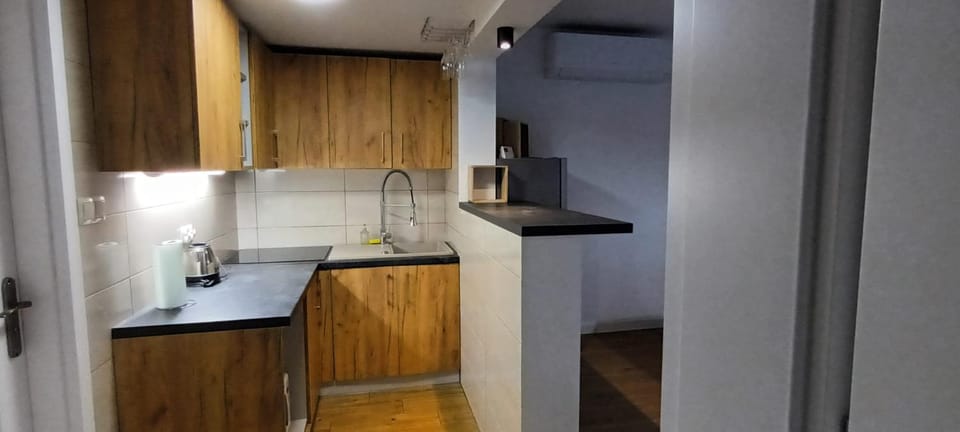 Kitchen or kitchenette, oven, stove