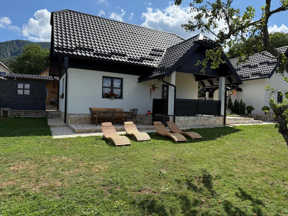 Plitvice Apis House in Lika-Senj County