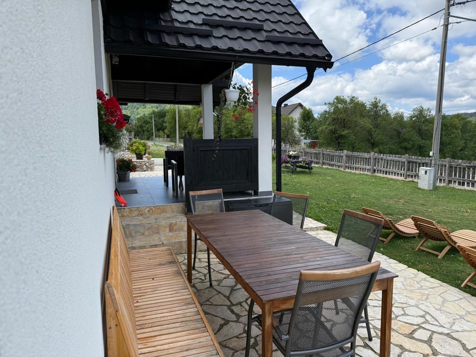 Plitvice Apis House in Lika-Senj County