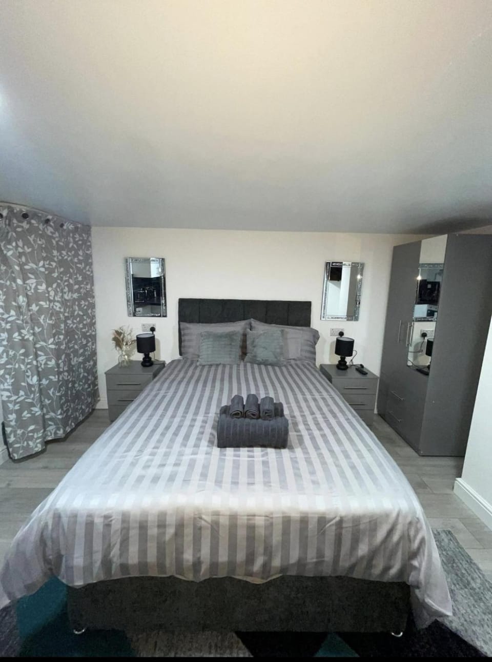 Comfy Studio apartment with Wi-Fi and Smart TV Apartment in Leeds