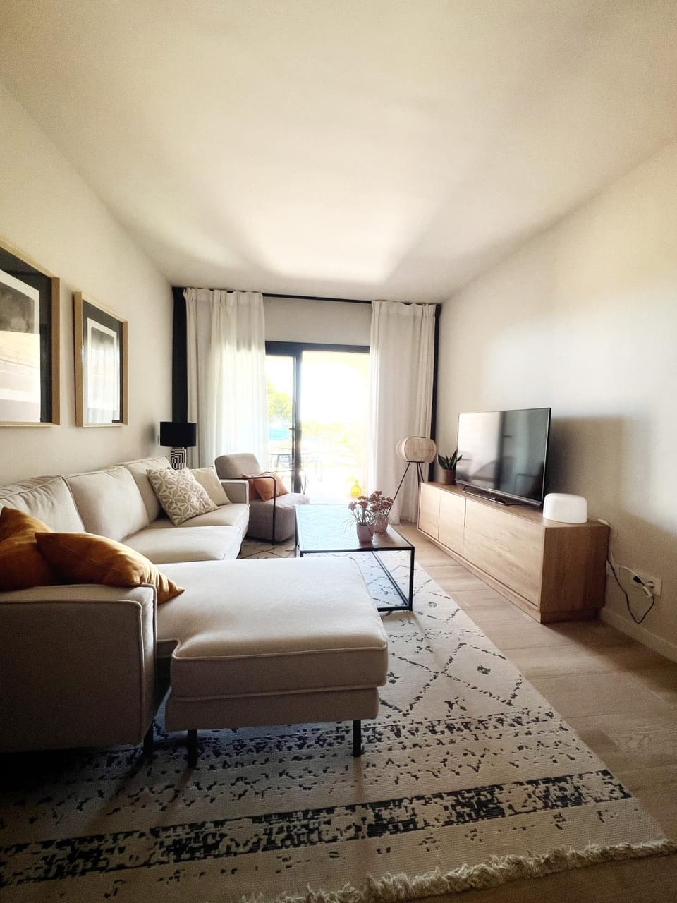 TV and multimedia, Living room, Photo of the whole room