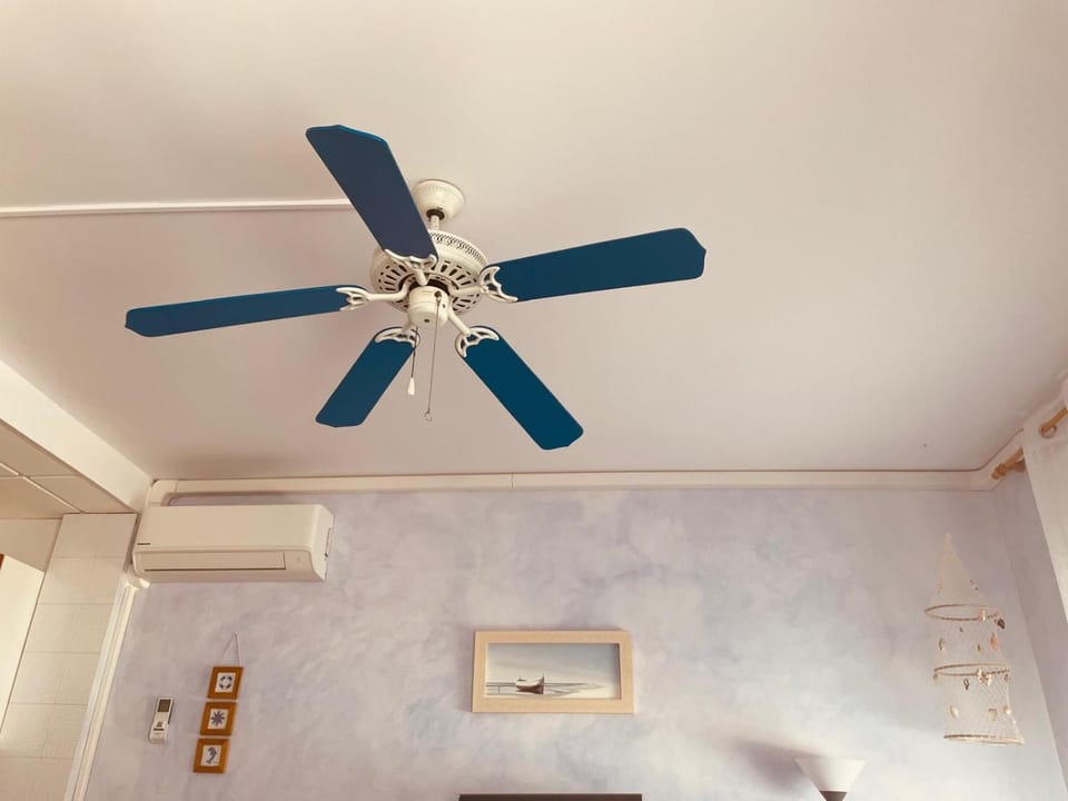Dining area, heating, air conditioner