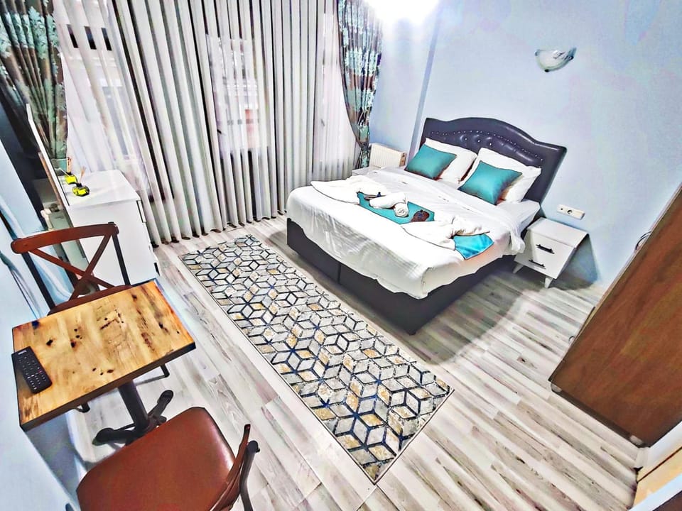 Bed, Living room, Photo of the whole room, Seating area, Dining area, Bedroom, towels