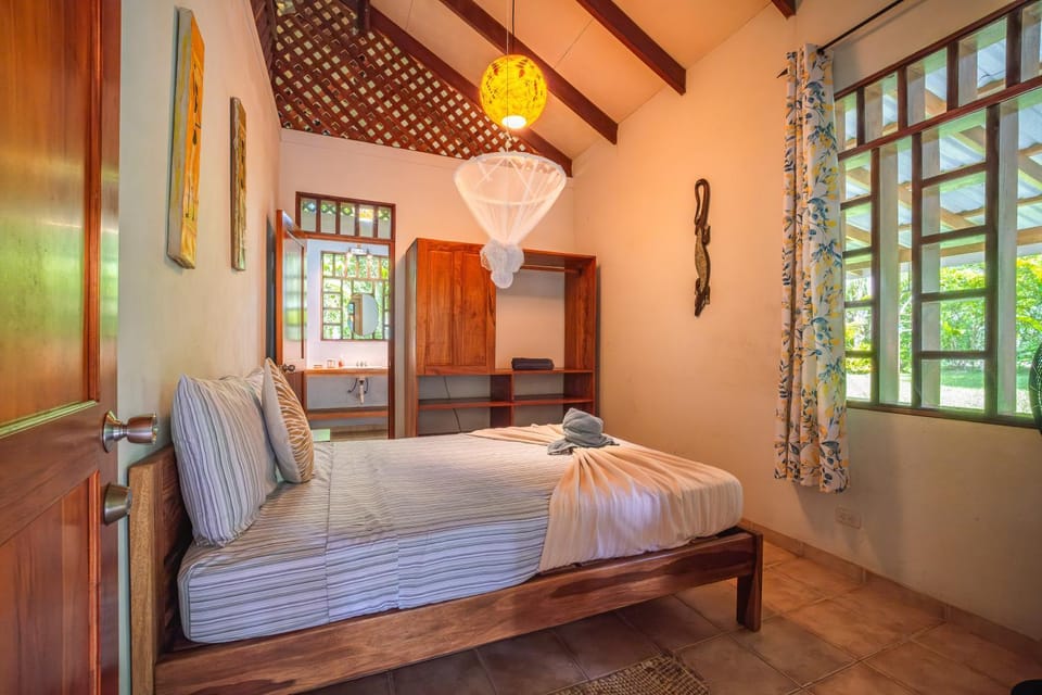 Bed, Bedroom, Garden view