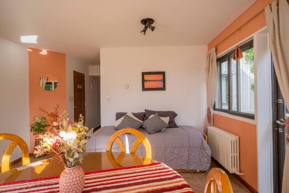 Living room, Seating area, Dining area, internet